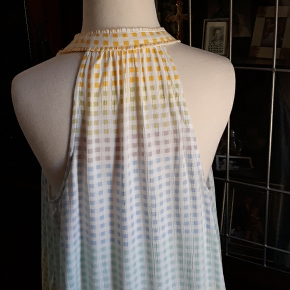 Lauren Conrad Sleeveless Tank. - Picture 4 of 7